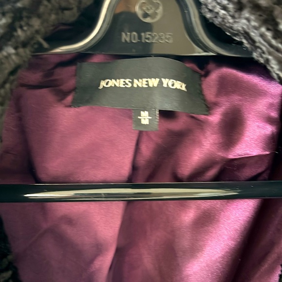 Black jacket in excellent condition with pleather belt. Polyester/ cotton - Picture 2 of 5